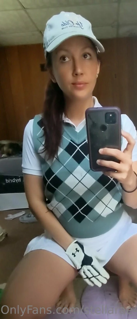 Got this new super sexy golf outfit who wants to go out with me for a 