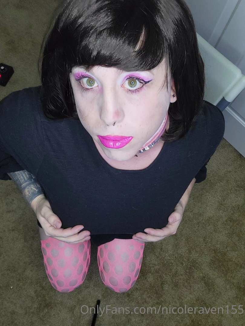 Just a lil sissy slut on her knees ready to please watch me take a part 1 