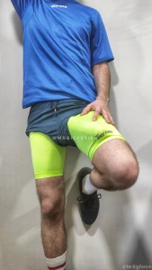 Pants spandex resting on the wall like this and you will cross in part 1