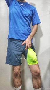 Pants spandex make me pull up my pants control me using the right