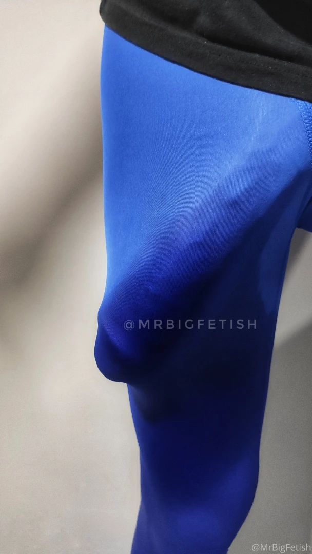 Peeing spandex lycra tell me in the comments your most nasty pleasures 