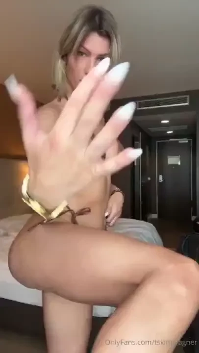 When i m alone in the hotel something like that happens what do you 