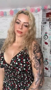 Too hot to scroll past aren t i