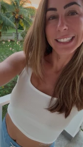 Us a sunset and a glass of vino