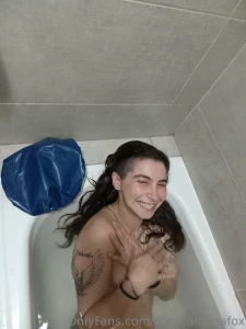I also like to play in the bathtub you like it too