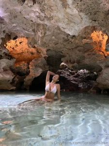 Your girl s waiting come give me attention