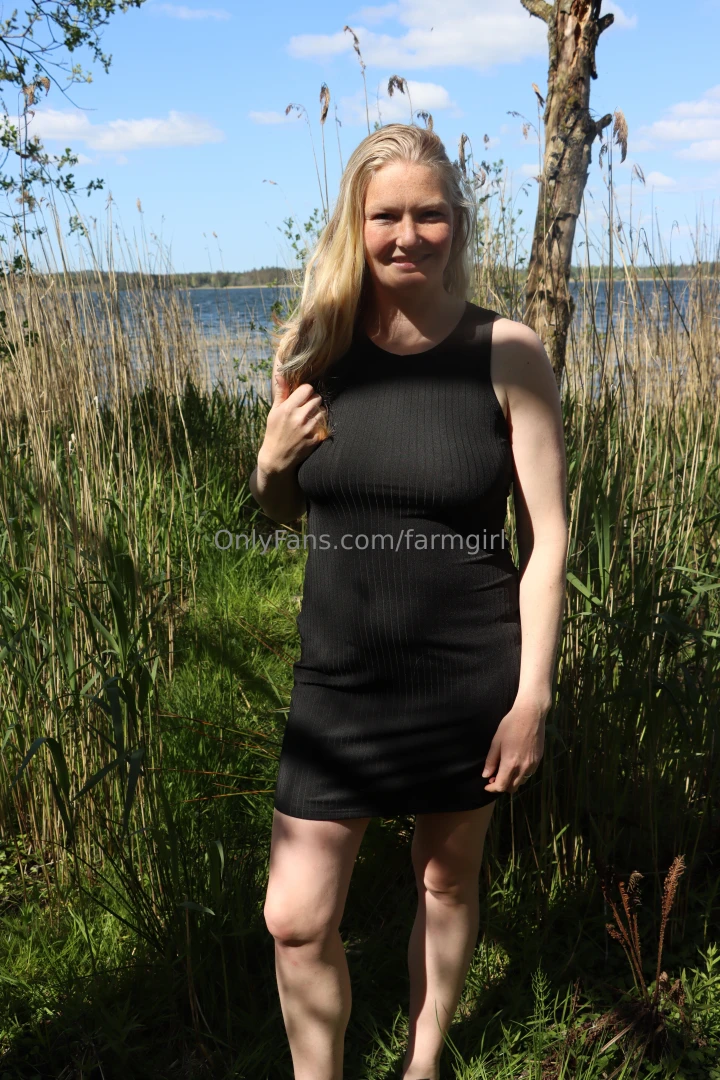 Sending you some fresh air and naughty vibes from out here in nature 