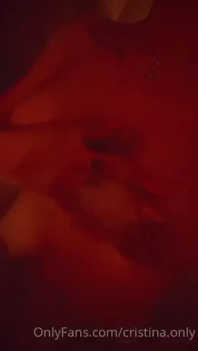 Ai vrea sa te joci cu ele sa ma musti de sfarcuri sa le sugi pana gem 