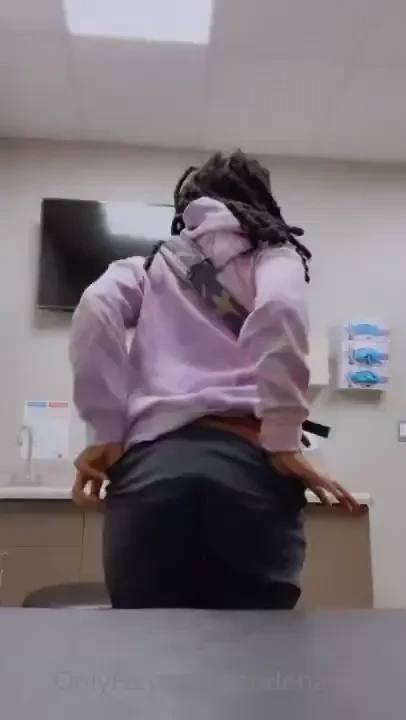 Currently at urgent care bored and being a slut 