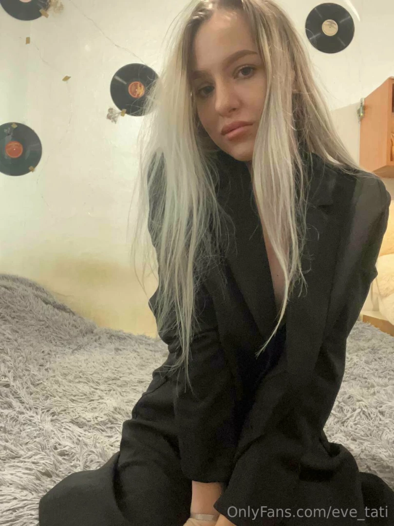 I think this jacket suits me really good right dear 