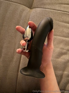 Neulich abend war ich horny auf der couch und habe mir noch zwei