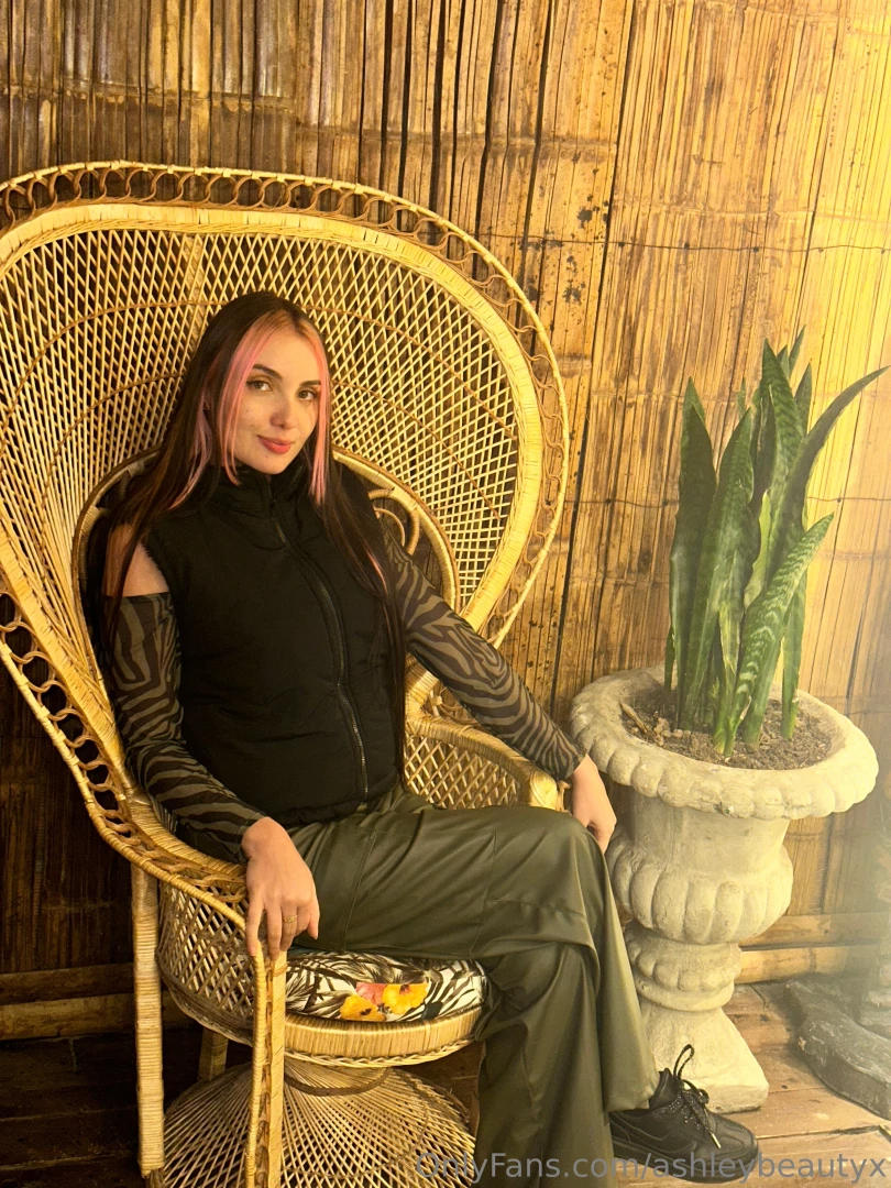 Do you want to make a video call with this little whore 