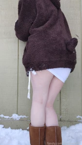 Various outside booty pics