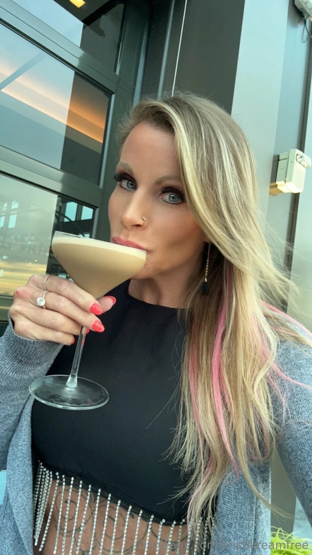 I m craving dick who s craving me 