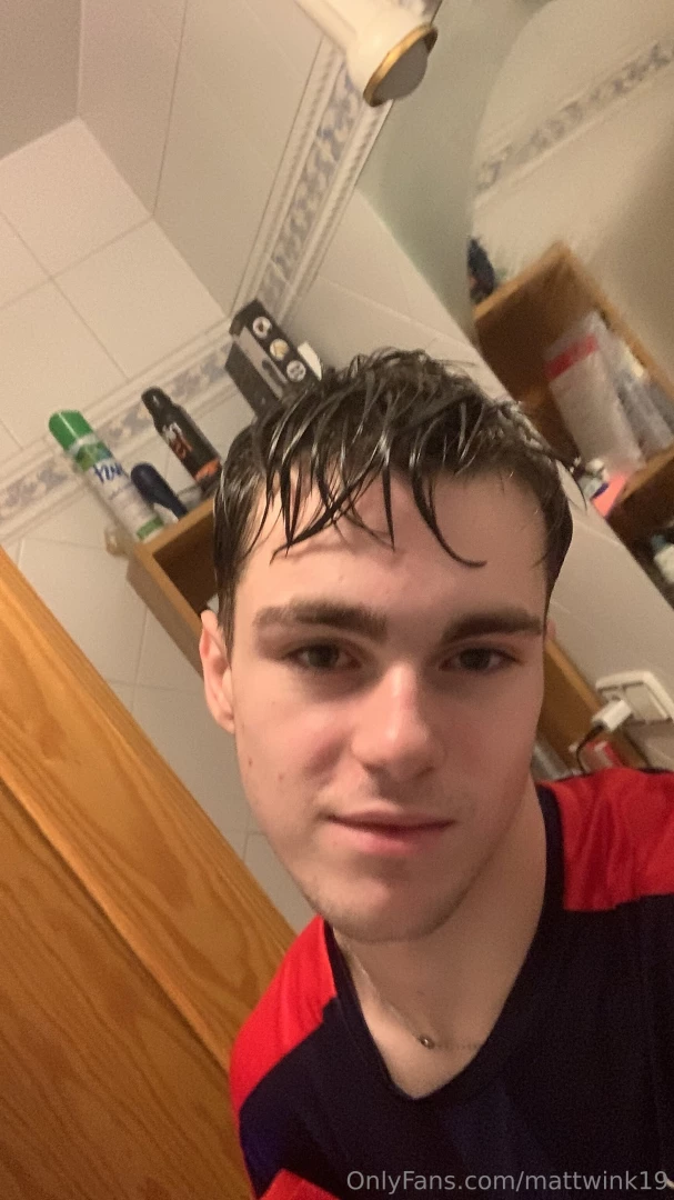 Me encanta hacerme fotos denudo despu s de ducharme 