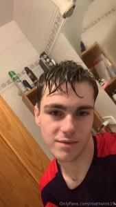 Me encanta hacerme fotos denudo despu s de ducharme