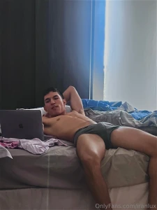 Viendo quien en l nea para mandarles un video bien rico env ame