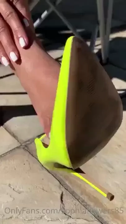 Oiled up titties and my pussy needs your attention 