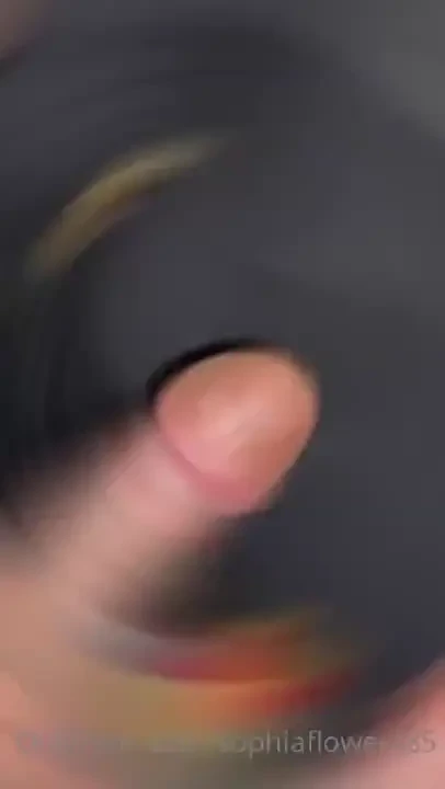 I fkn love a dick between my lips please do show some appreciation 