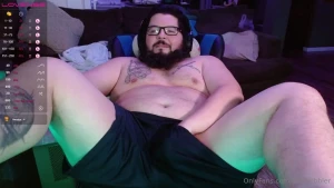 Fun jerking while a friend plays withe my lovense