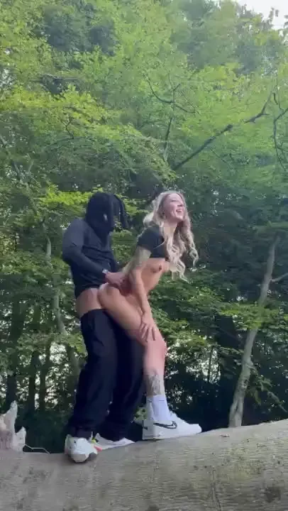 If a tree falls in the forest and no one s around to hear me and 