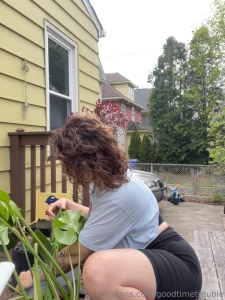 The ass is getting fat again and the plants are staying green