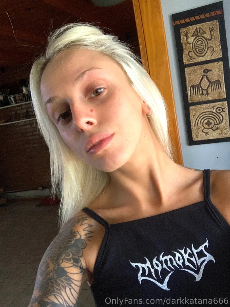 Behind this whole page i am 24 years old i have been a mistress for 2 