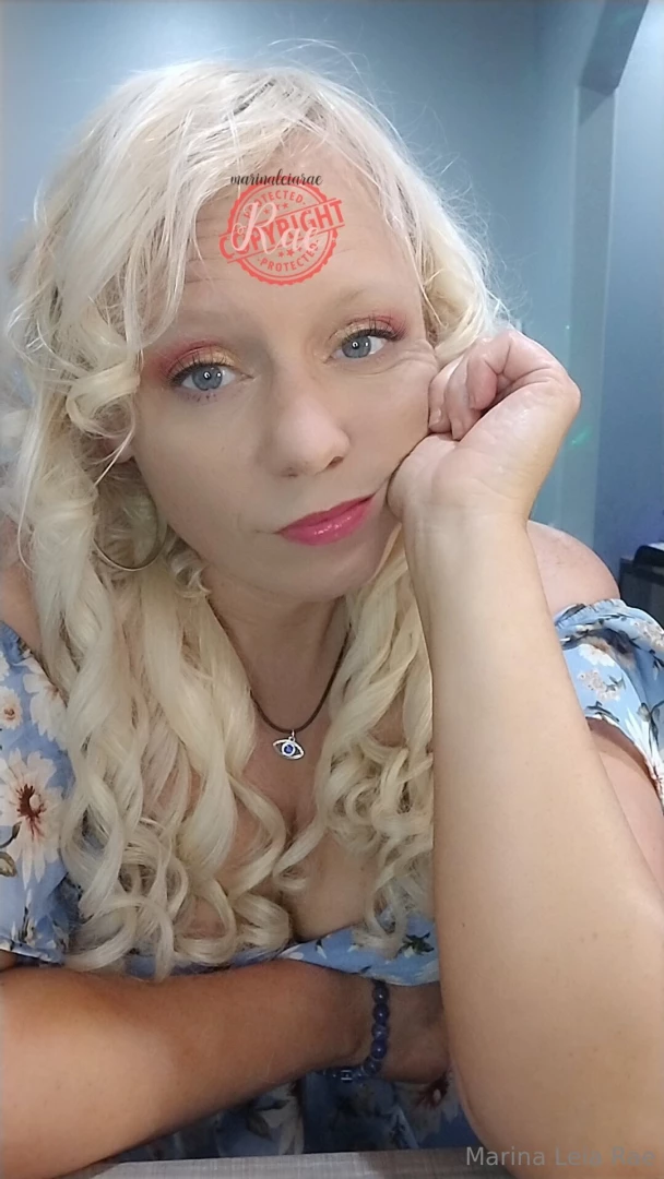 Dam dam rae rae getting tan 