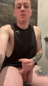 This felt so good to bust a load at the gym was hard to keep quiet