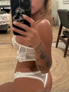 Me waiting for you to cum home p