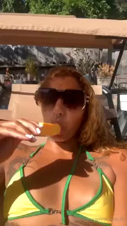 There s something else that i would love to suck right now dm me 
