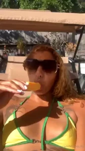 There s something else that i would love to suck right now dm me