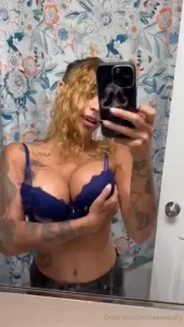 I m in a playful mood rn part 1