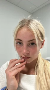 Le blond me va bien vous trouvez