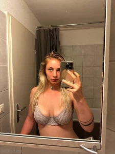 Regarde seulement mes yeux