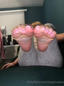 Suck my toes daddy part 1