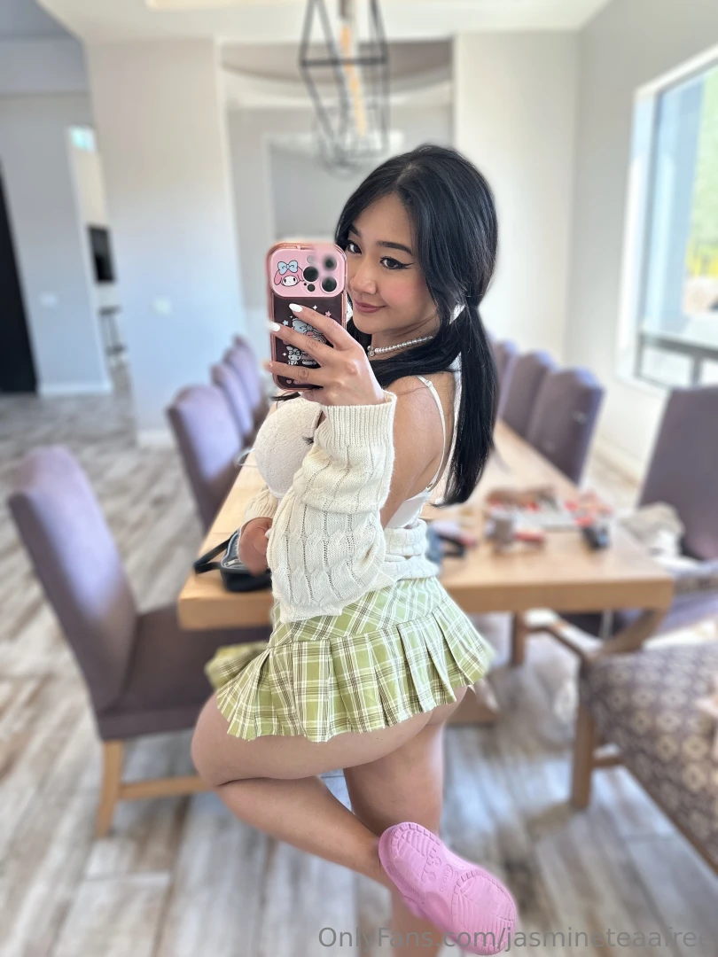 Guess if i m wearing underwear or not 