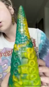 I creamed all over this tentacle part 1