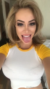 Cover my tongue with your cum i want to taste it -p