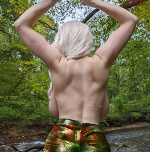 Back muscles paired with huge fat tits is underrated