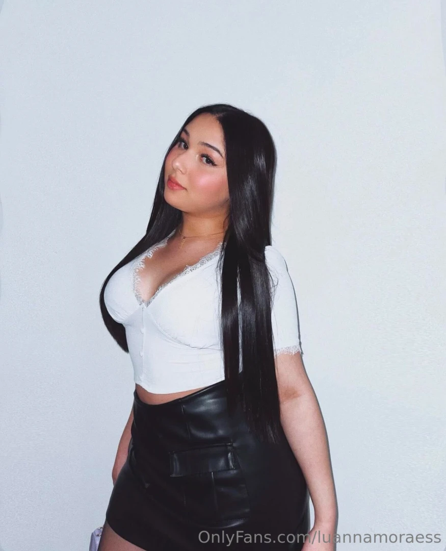 Would you go out hand in hand with me at the mall part 1 