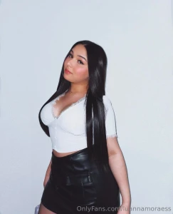 Would you go out hand in hand with me at the mall part 1