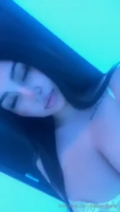 Lskar s mycket att vara busigt i solariet det r s varmt och busigt man 