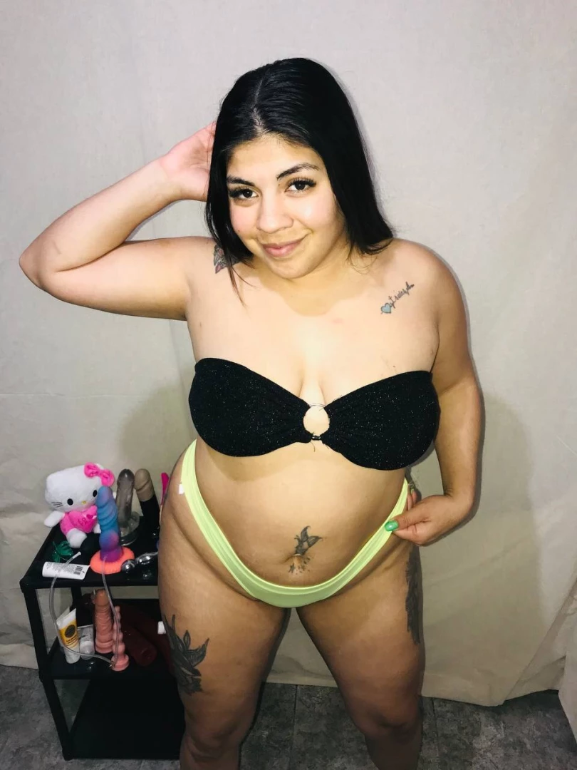 Brunette big tits and a big ass to destroy follow her ad onlyfans com 