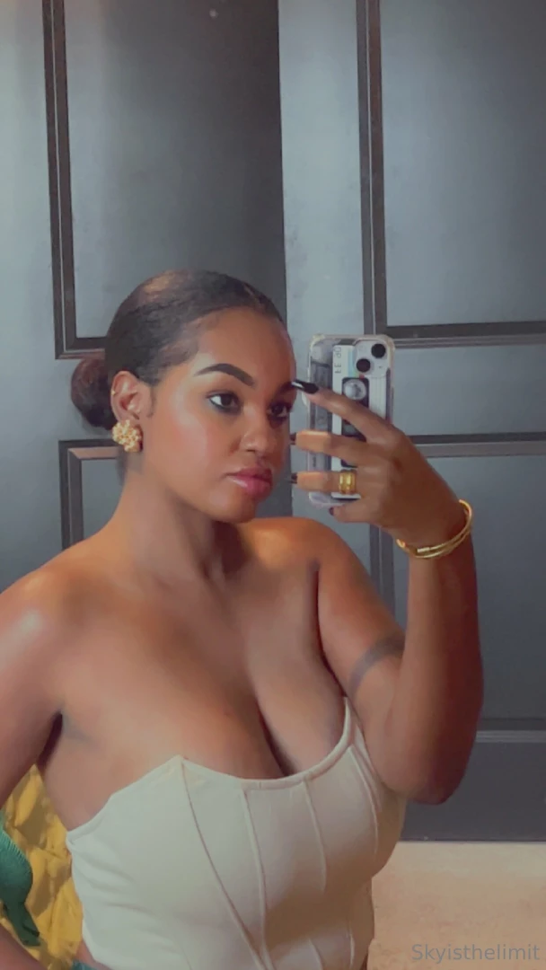 Say happy birthday for a pic 