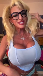 Live online now who s going to be the one to put a smile on my face part 3