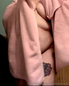 How about a little towel drop and i ll make my ass clap for you