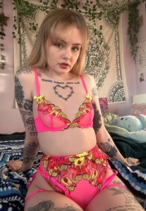 Barbwirefree my favourite creator is currently free to join part 5