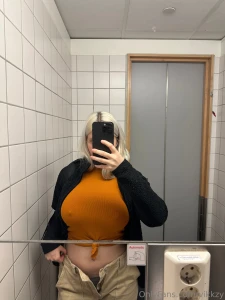 Everybody was staring at my tits in the airport wonder whyyy
