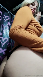 I want to sit my ass on your face talk to me on dm let s play